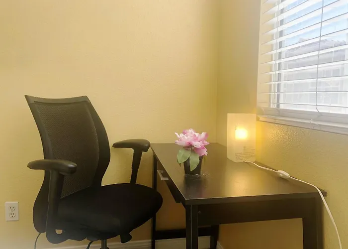 Entire Private 3-Bedroom Townhouse With Garage Parking Near San Diego Gaslamp