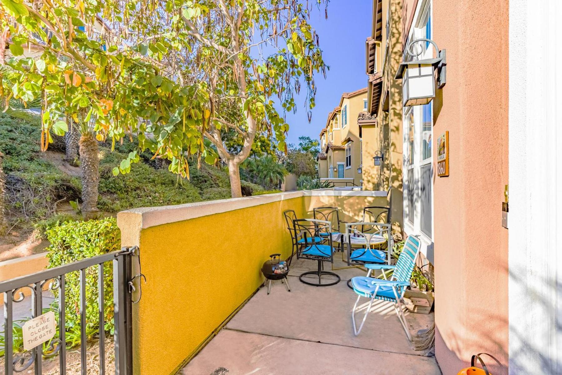 Entire Private 3-bedroom Townhouse With Garage Parking Near San Diego Gaslamp National City